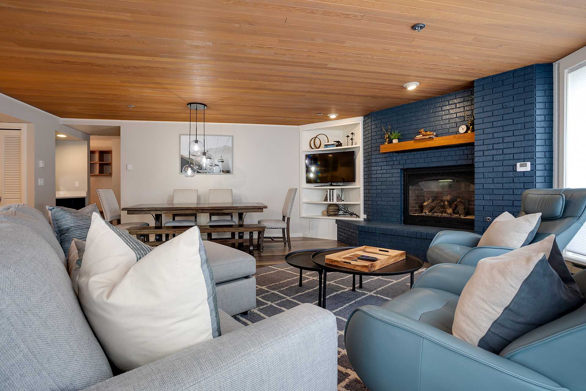 CX113 | Onsite Check-In | Direct Access to Ski Area | Winter Shuttle | Hot Tub