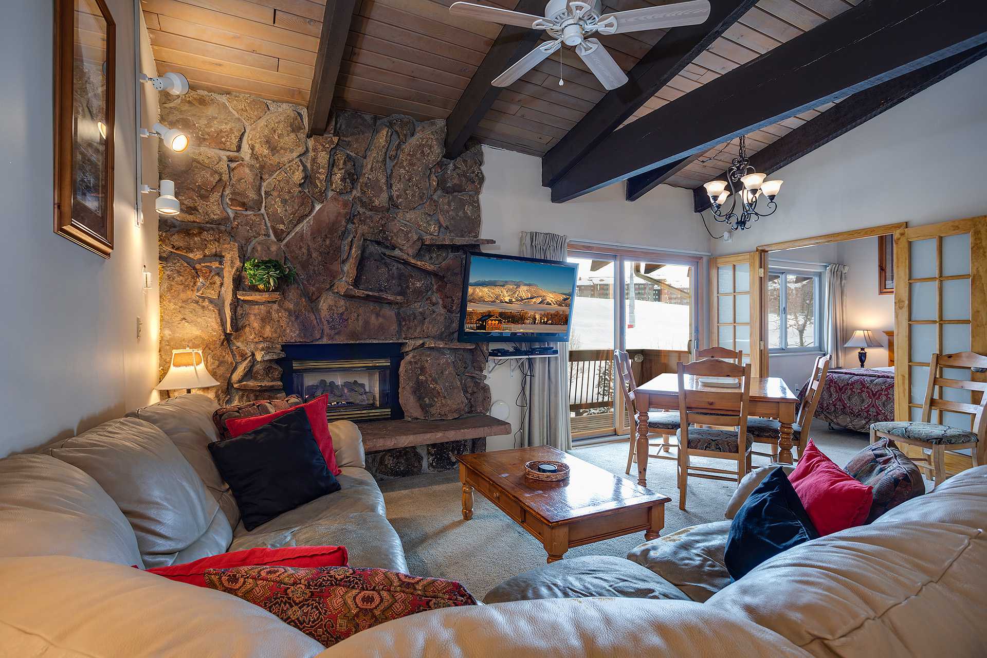 SC520 by Mountain Resorts ~ Walking distance from the slopes!