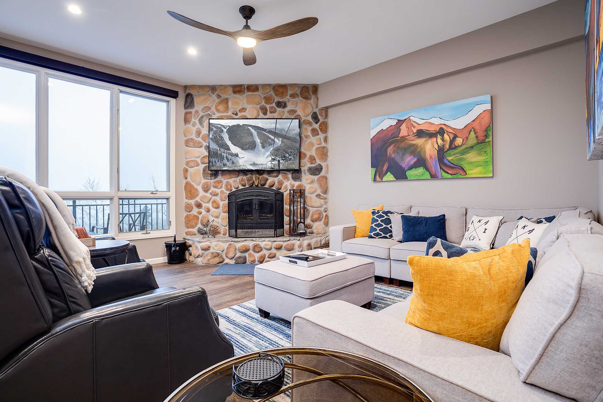 SL300 by Pioneer Ridge: Modern Penthouse + Mountain + Valley Views!