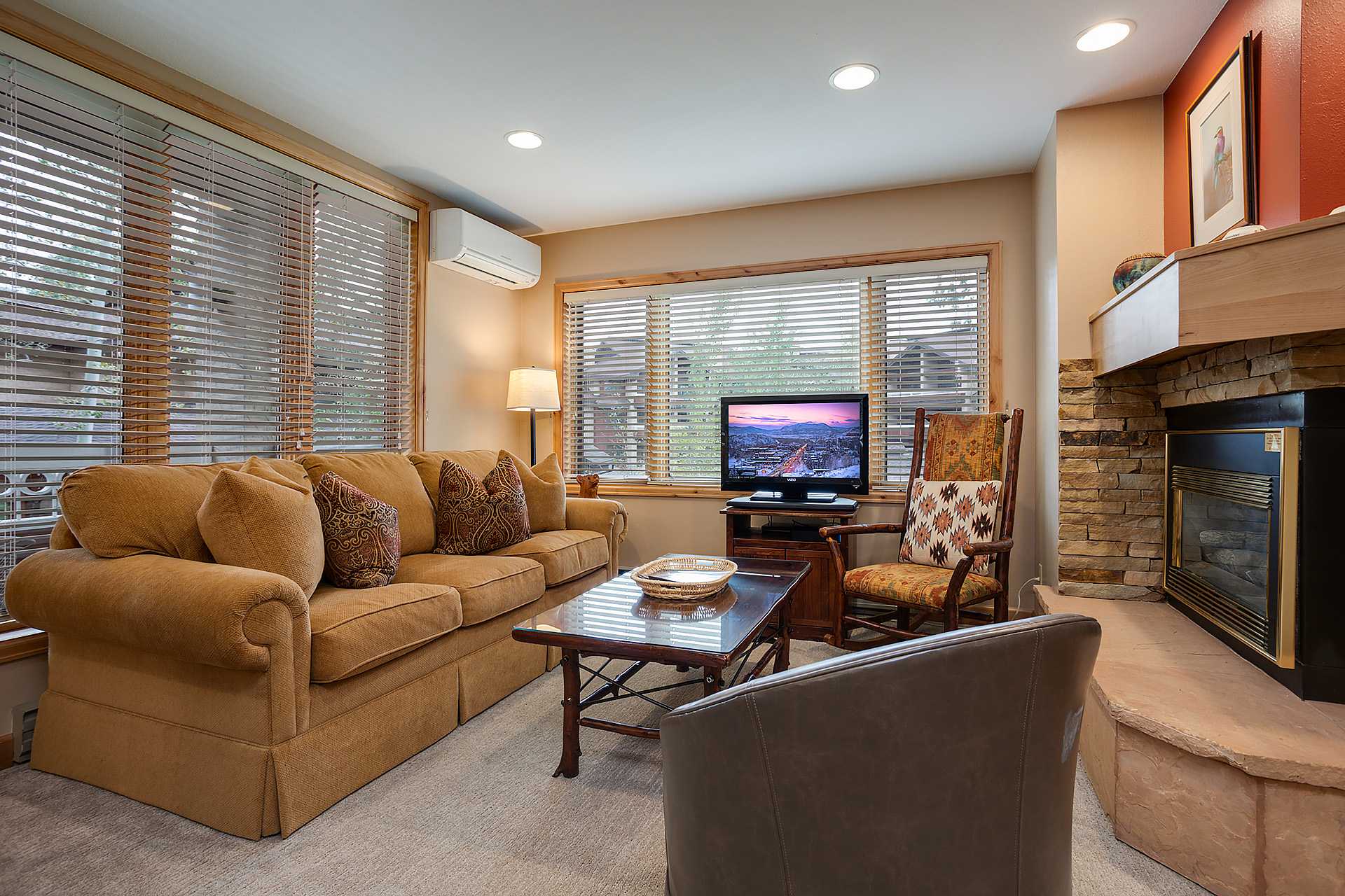 TR1210 | Great Space for a Small Family | Winter Shuttle | 10 Hot Tubs